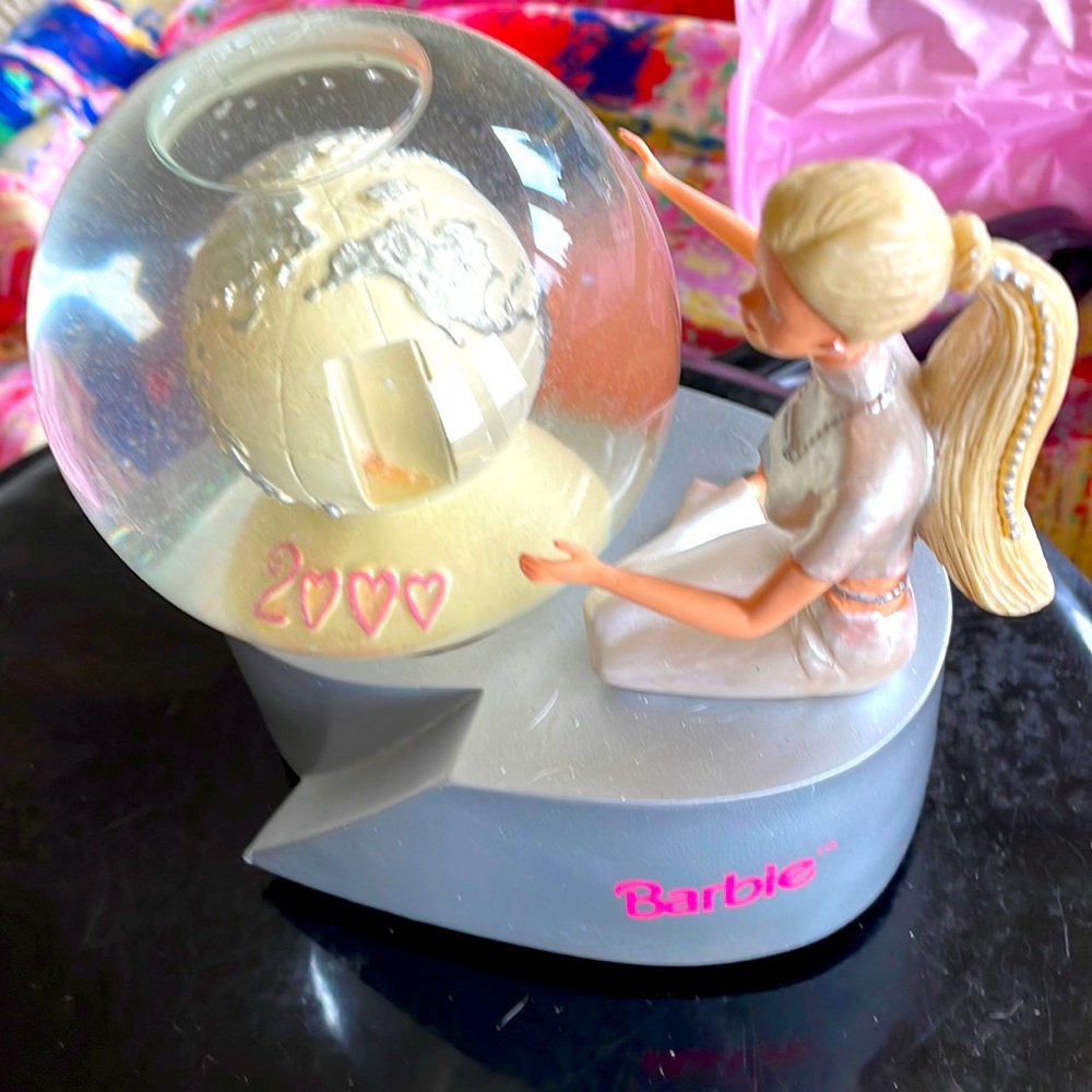 BARBIE 💕 musical snow globe